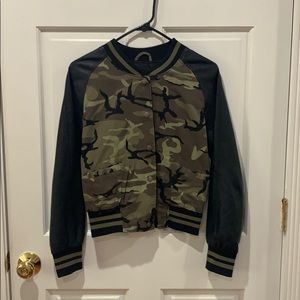 Camouflage bombers jacket